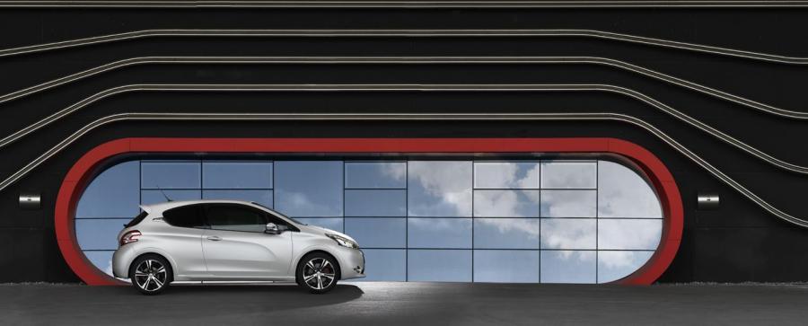  Peugeot 208 GTi 2012 года  (фото 27 из 32)